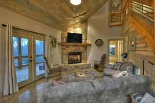 Holly Berry Hill - Walk to Lake Nottely, Unwind in the Hot Tub & Enjoy S’mores Under the Stars - 7