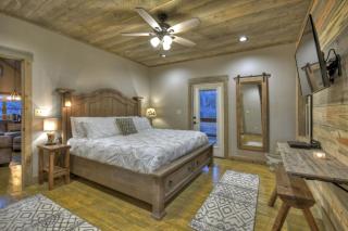 Holly Berry Hill - Walk to Lake Nottely, Unwind in the Hot Tub & Enjoy S’mores Under the Stars - 5