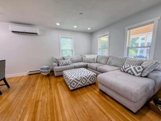 91M Renovated Bethlehem home with hot tub, firepit, large yard, walk to restaurants - 2