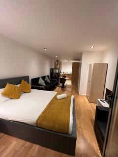Canary Wharf O2 Excel Apartment with Balcony & Free Parking - 8