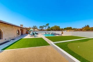 3 BR Home, Spacious Backyard with Pool - 8