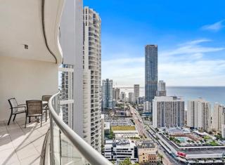 Ocean Views 33rd Floor Beachfront Family Friendly Surfers Paradise Apartment - 3