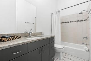 Downtown Loft- Steps away from Plant Riverside! - Savannah - 6