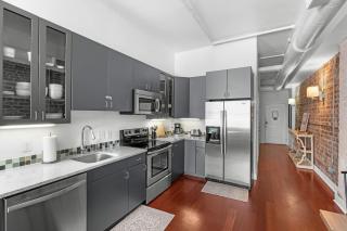 Downtown Loft- Steps away from Plant Riverside! - 1