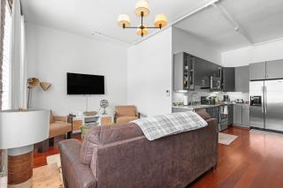 Downtown Loft- Steps away from Plant Riverside! - 7