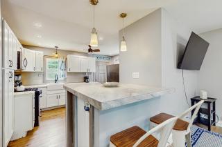 3BR House with Hot Tub, Fire Pit and Near Beach - 3