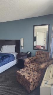 Queen Bed Hotel Room 118 - Amarillo - 3
