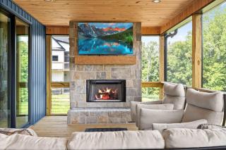 NEW Spacious Clarkson Getaway w Games & Yard - 0