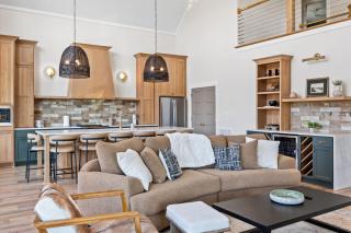 NEW Spacious Clarkson Getaway w Games & Yard - 5