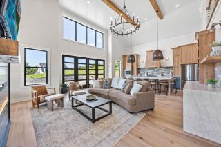 NEW Spacious Clarkson Getaway w Games & Yard - 4