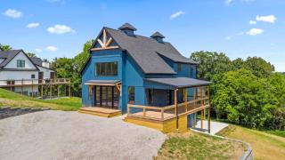 NEW Spacious Clarkson Getaway w Games & Yard - 0