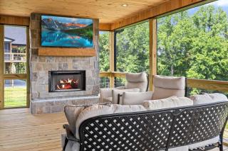 NEW Spacious Clarkson Getaway w Games & Yard - 1