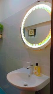Lux 2BR, 9th Floor, Walk to Mall & Clifton Beach - Karachi - 3