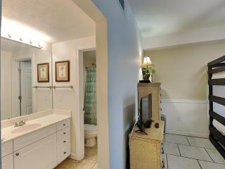 Admirals Quarters #1406 - 7