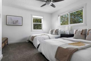 Gruene Haus - Hot Tub Fire Pit & Sleeps 11 - 2