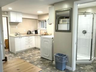 Private Cozy 2bdrm Sleep5pp Metrotown! Free Parking! Self Check-in! - 9