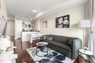 Luxury Lakeview Downtown Condo, CN Tower, Rogers Center, Scotia Arena, Lake View with Free Parking - 8