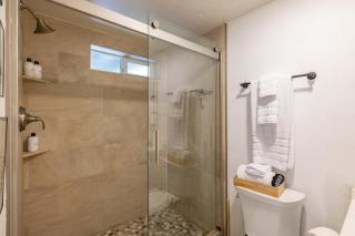 Butte Bungalow AC, near trails, lake, spa, dogs ok - 3