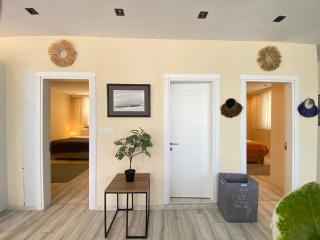 Sea View Getaway 2BR Flat Walk to Shorelin - 4