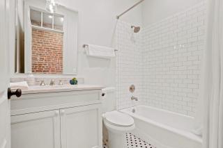 Group-friendly Suite Near Bourbon Street - 5