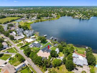 Stunning 5-Bedroom Lakefront Retreat! - 4