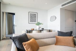 Amazing CBD Sub penthouse with full harbor and City view above 30th floors - 7