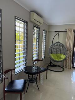Beverly Hills-3 Bedroom House - 1