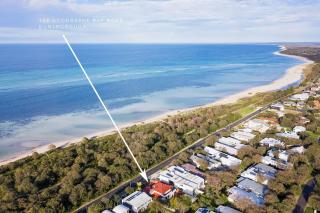 Bay Beach House - Beachfront Bliss near Town - 9