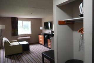 Watseka 24 Inn & Suites - 1
