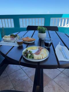 1st Floor Beachfront Sleeps 6 Walkable Snorkeling - 8