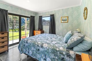 Hill Cottage - Featherston Holiday Home - 3