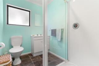 Hill Cottage - Featherston Holiday Home - 1