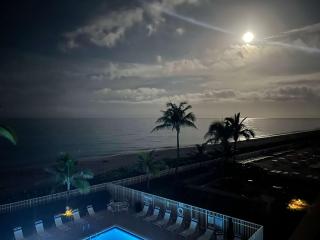 Hutchinson Island BeachFront Heated Pool Balcony Top Floor Amazing View - 5