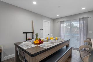 Breathtaking & Renovated Tampa Heated Pool House - 3