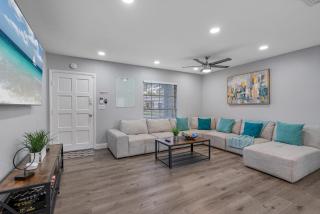 Breathtaking & Renovated Tampa Heated Pool House - 8
