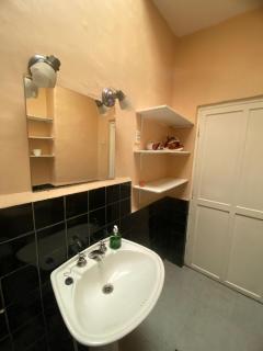 Perfect location, comfortable - 5
