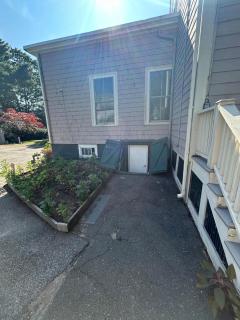Cozy 3BDR Downtown Salem with parking - 2