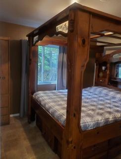 Hot Tub with King Bed - 3