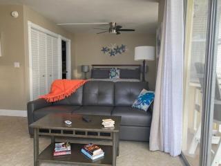 The Starfish Getaway 9th Floor Beach Front Condo - Fort Myers Beach - 6