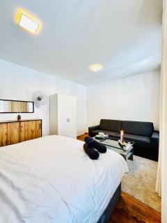 Comfortable 5BR Apartment Near Kaufpark Alterlaa - 9