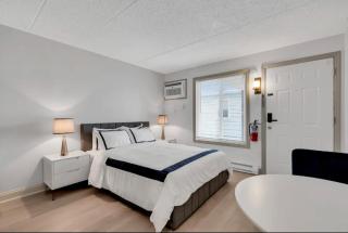 Luxurious Digs By The Beach! - 2
