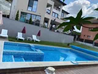 The Hillside Villa - 6