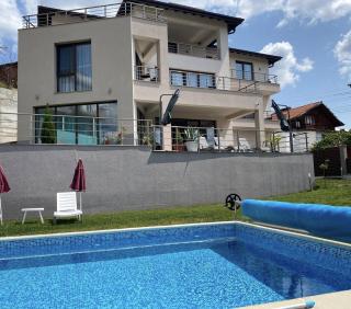The Hillside Villa - 7