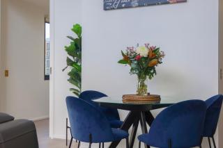 Private Apartment Rare Loft Style Penthouse Bourke St Mall with Parking - 2