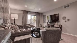 Charming Comfy Condo in the Heart of Old Town - 5