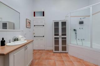 4-Bedroom Bliss On McCrae Central Bendigo - 1