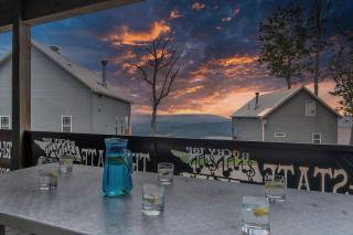 Tri-state Corner Cabin with a fire pit hot tub & indoor pool - 8