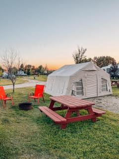 Prairie Junction Glamping Tent - 9