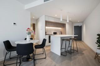 City Centre 2BR Apt - Best Location with Gym and Pool! - 7