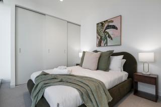 City Centre 2BR Apt - Best Location with Gym and Pool! - 5